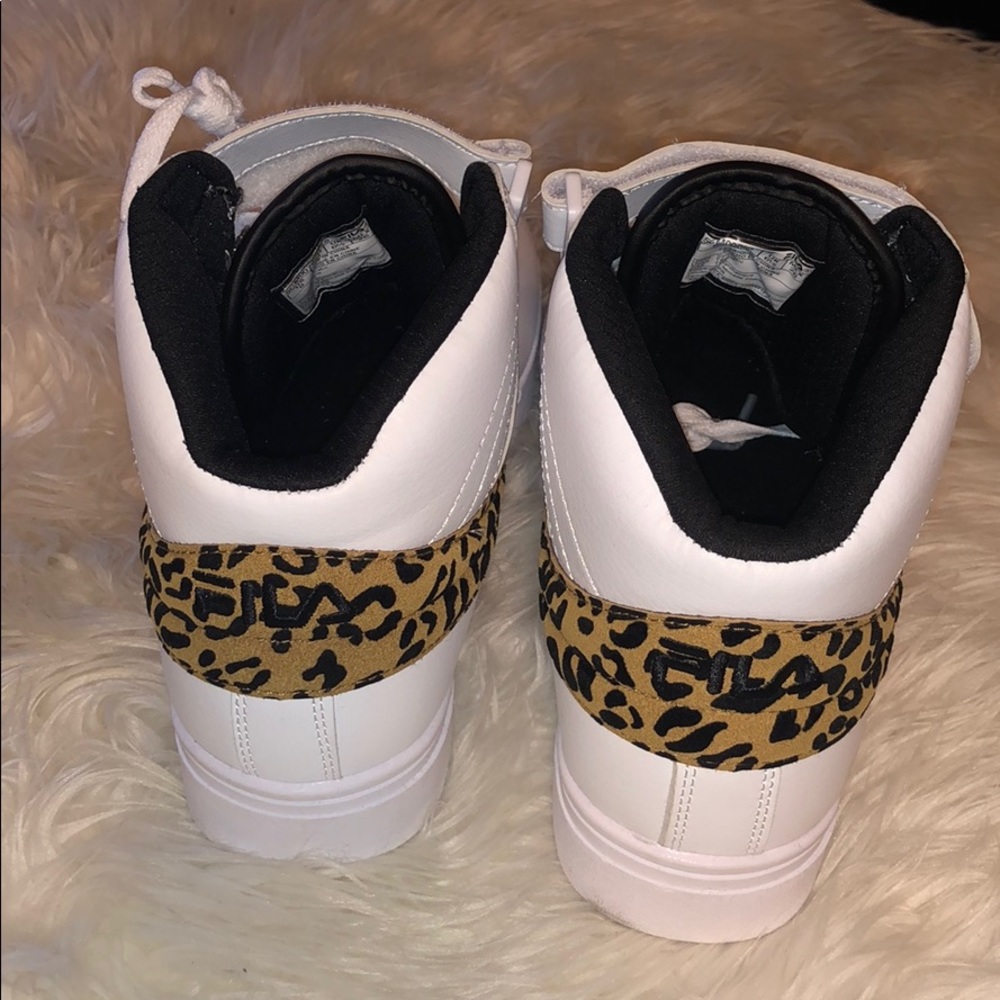 NWT FILA WHITE AND CHEETAH SNEAKERS - Picture 2 of 4